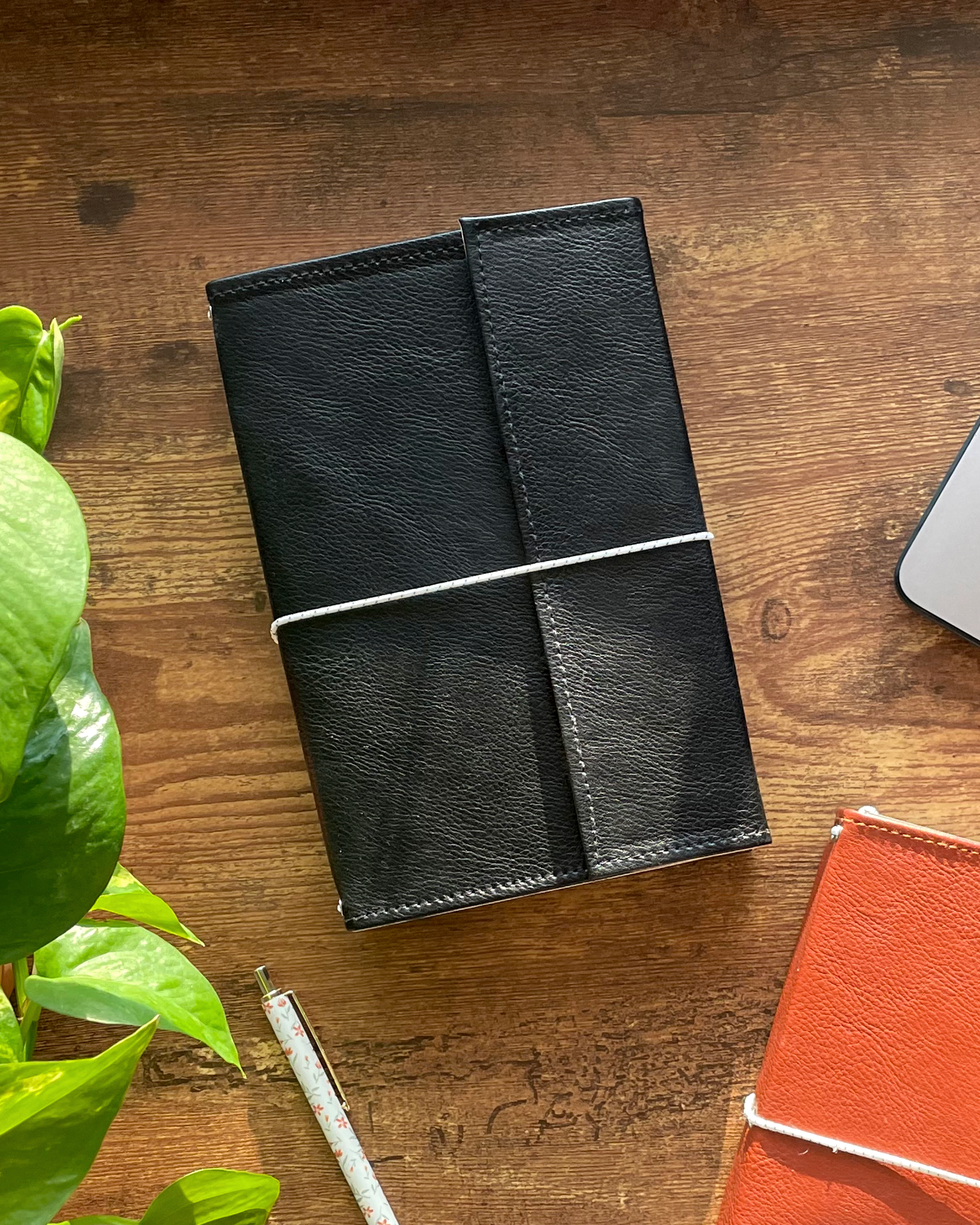 Noir - Faux Leather Folio